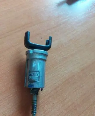 Opel Zafira A Ignition lock 13107754