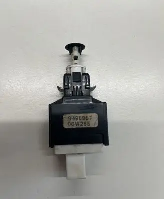 Volvo XC70 Brake pedal sensor switch 9496967