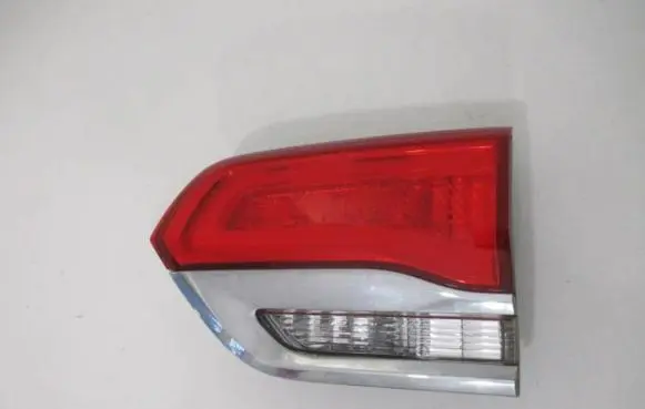 Jeep Grand Cherokee Tailgate rear/tail lights P68110046AC 68110046AC