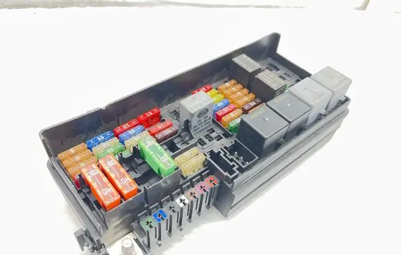 Mercedes-Benz ML W164 Fuse module A1645402372
