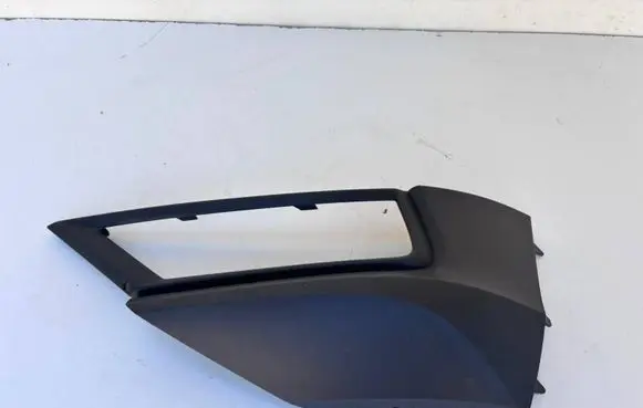Volkswagen Tiguan Front bumper lower grill 5NA853211A