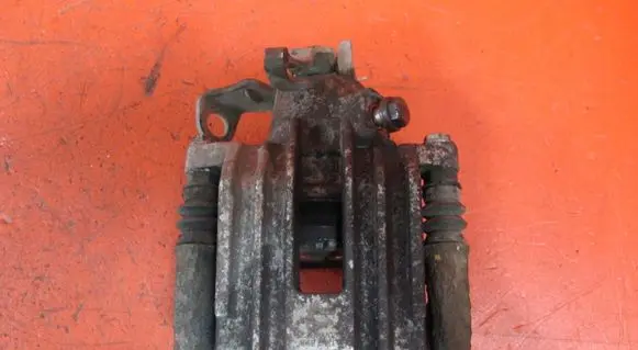 Volkswagen Golf IV Rear brake caliper