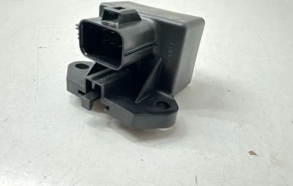 Ford Mondeo MK V Fuel pump relay FU5A9D370