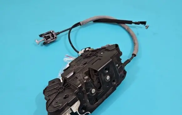 Skoda Fabia Mk2 (5J) Front door lock 5N1837015E IMPRK1426088