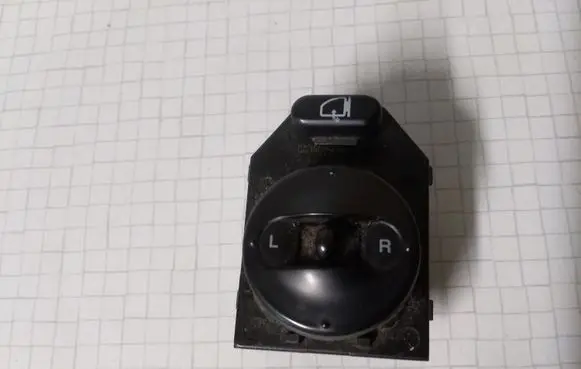KIA Sorento Wing mirror switch