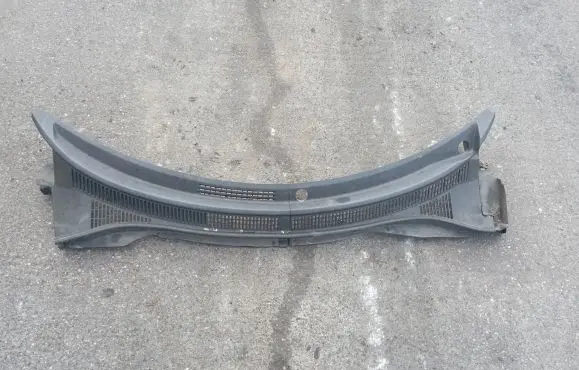 Suzuki Swift I Wiper trim