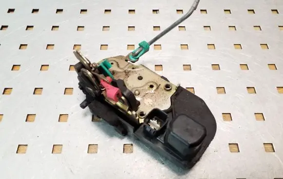 Jeep Grand Cherokee (WJ) Rear door lock