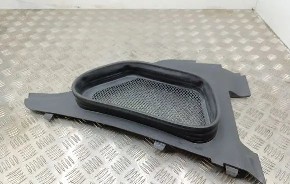 Mercedes-Benz ML W166 Wiper trim A1668300013