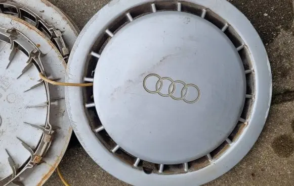 Audi 80 90 B2 R14 wheel hub/cap/trim 