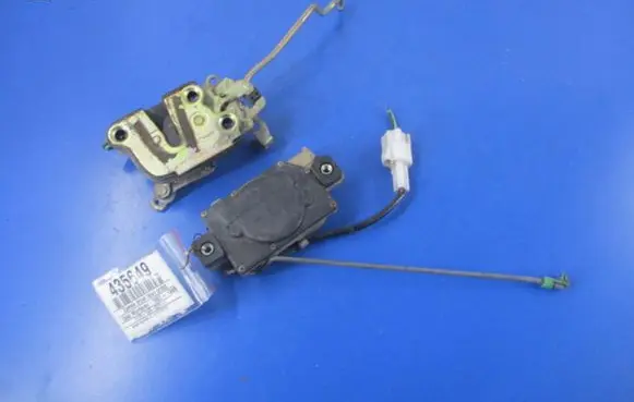 Opel Monterey Front door lock