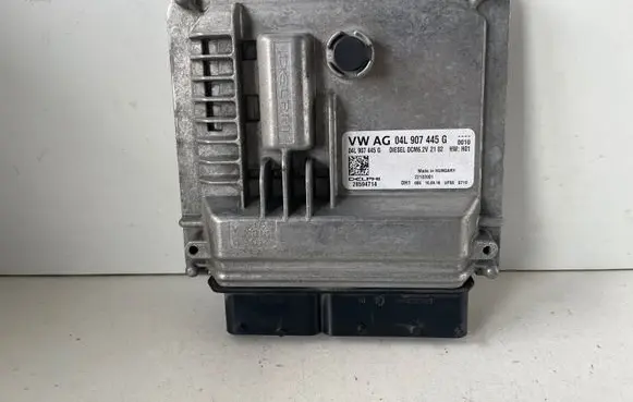 Volkswagen Golf VII Engine control unit/module 04L907445G 22102001