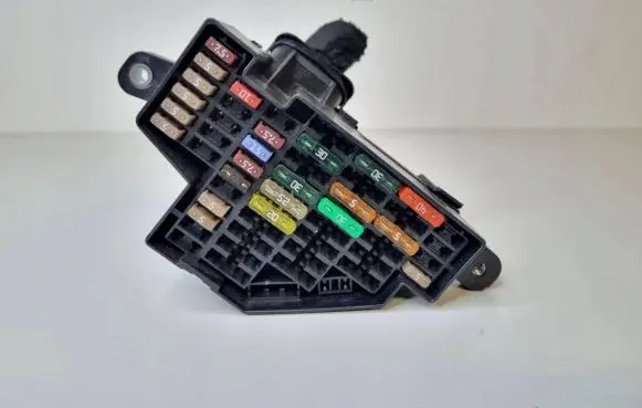 Skoda Superb B6 (3T) Fuse module