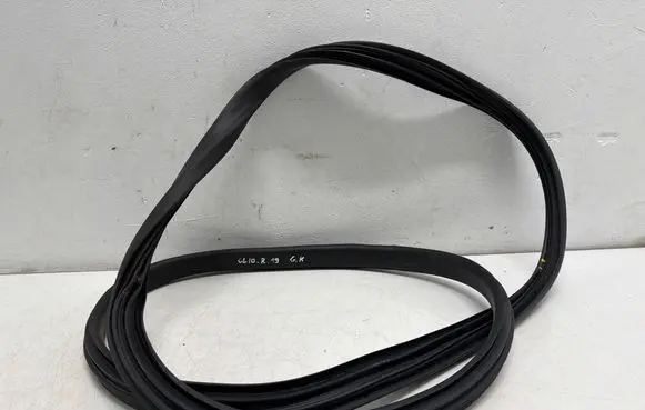 Renault Clio IV Rear door rubber seal (on body) 