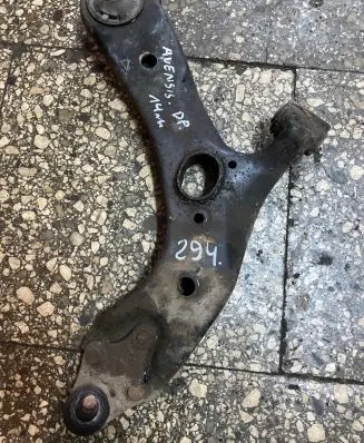 Toyota Avensis T270 Front lower control arm/wishbone