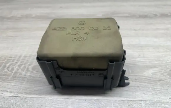 Mercedes-Benz E C207 W207 Central locking vacuum pump A2218000035