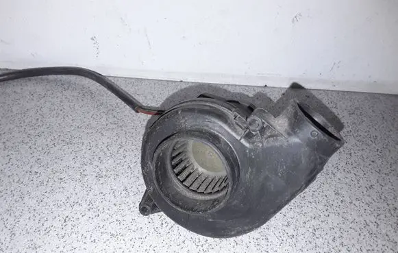 BMW 5 E39 Engine control unit/module fan 1745182