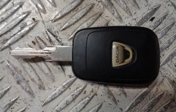 Dacia Duster II Ignition key/card 