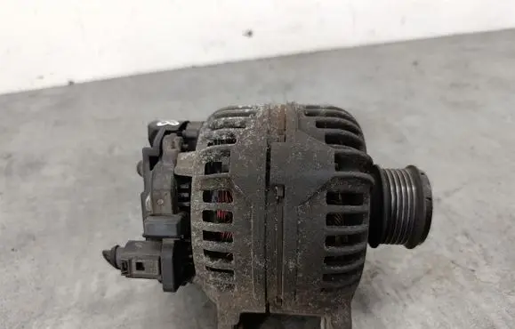 Volkswagen Golf IV Generator/alternator 028903028E