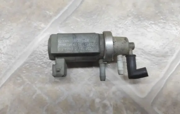 Audi A6 S6 C5 4B Turbo solenoid valve 059906627A