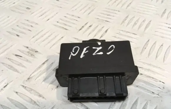 Peugeot 308 Fuel pump relay 240107