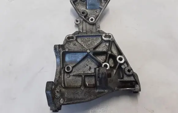 Volvo XC60 Generator/alternator bracket 