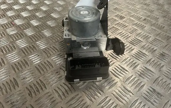 Volvo XC90 ABS Pump 31680101 31680098