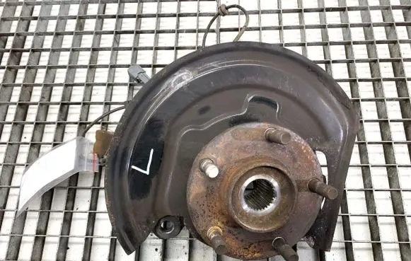 Nissan Juke I F15 Front wheel hub spindle knuckle 