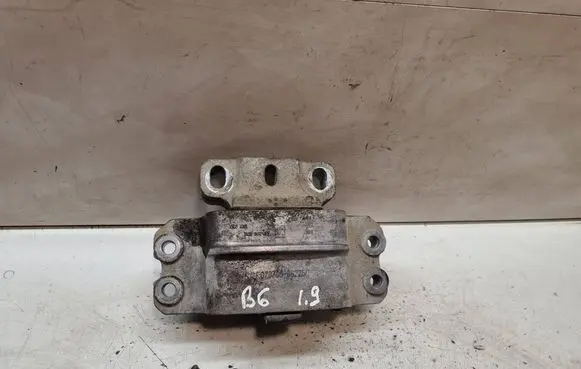 Volkswagen PASSAT B6 Engine mount bracket 3C0199555