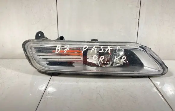 Volkswagen PASSAT B7 Front fog light 176624 176623