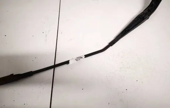 Front wiper blade arm
