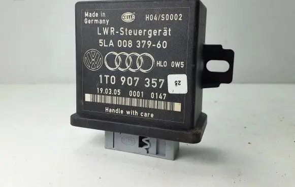Skoda Octavia Mk2 (1Z) Light module LCM 1T0907357 H04S0002 5LA00837960