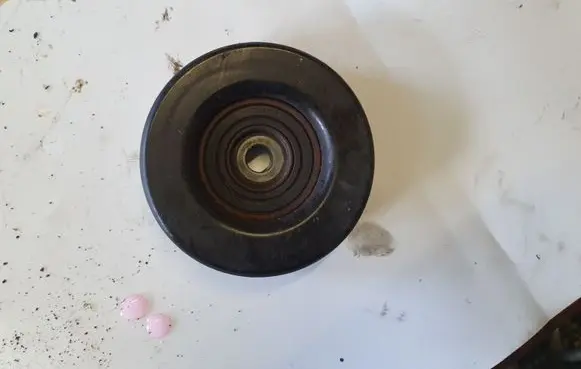 Suzuki Grand Vitara II Belt tensioner pulley NOCODE