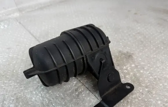 BMW 3 E46 Vacuum air tank 2247620 11652247620