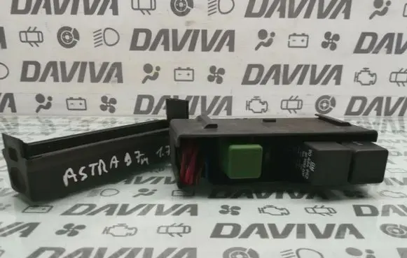 Opel Astra H Fuse box set 90464952