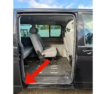 Volkswagen Transporter - Caravelle T5 Sliding door lower roller guide/hinge 7H0843398