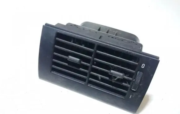 BMW 5 E39 Dash center air vent grill 8391182