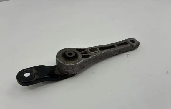 Volkswagen PASSAT B7 Engine mount bracket 3C0199855