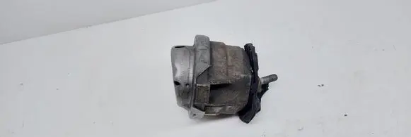 BMW 5 E60 E61 Engine mount bracket 6761089