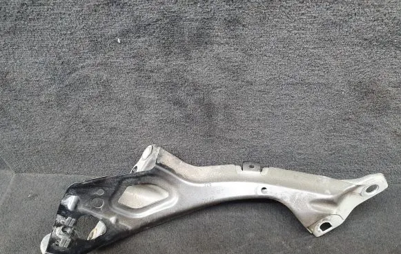 Audi A6 C7 Fender mounting bracket 4G0805815 4G0821135A