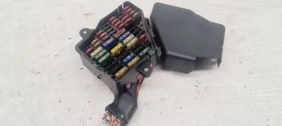 Audi A4 S4 B5 8D Fuse module 8D1941824
