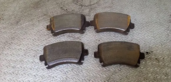 Volkswagen PASSAT B7 Brake pads (rear)