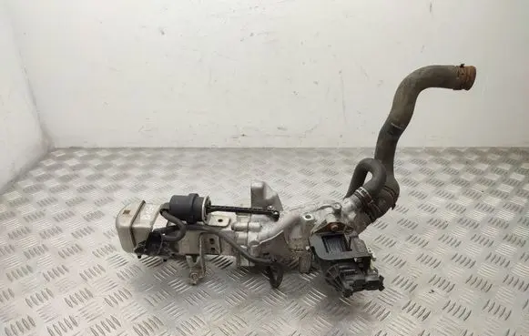 Opel Zafira C EGR valve cooler AZ257310 00085318 3523073