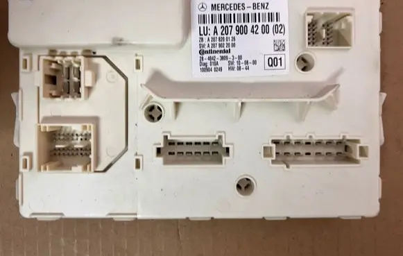 Mercedes-Benz E C207 W207 Convertible roof control unit A2079004200