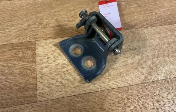 Volvo V50 Front door lower hinge 