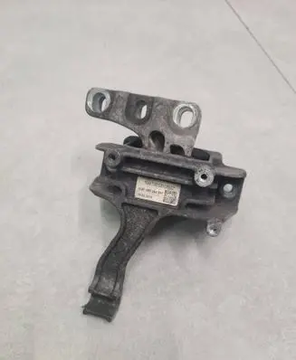 Seat Leon (5F) Engine mount bracket 5Q0199262BH
