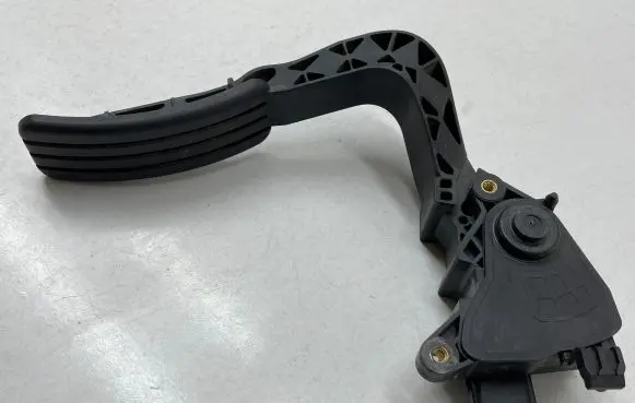 Renault Megane III Accelerator throttle pedal 180100009R