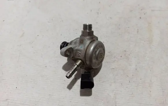Skoda Fabia Mk3 (NJ) Fuel injection high pressure pump 04L127027A
