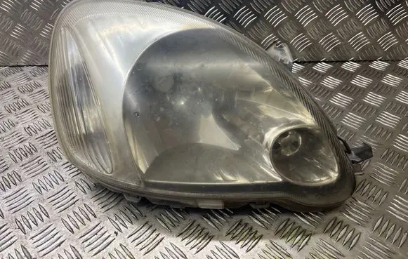 Toyota Yaris Headlight/headlamp