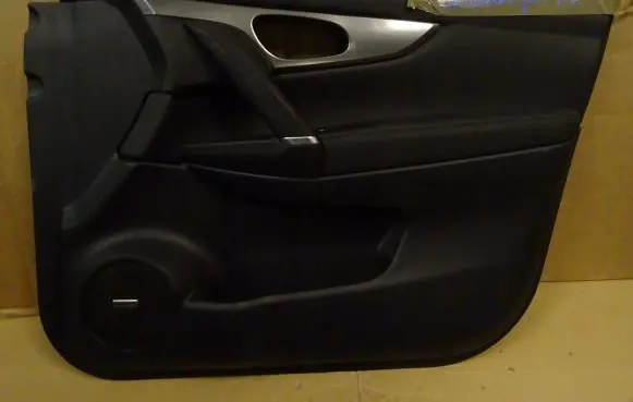 Nissan Qashqai Front door card panel trim