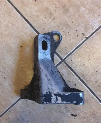 Volkswagen PASSAT B4 Gearbox mounting bracket 357199353a